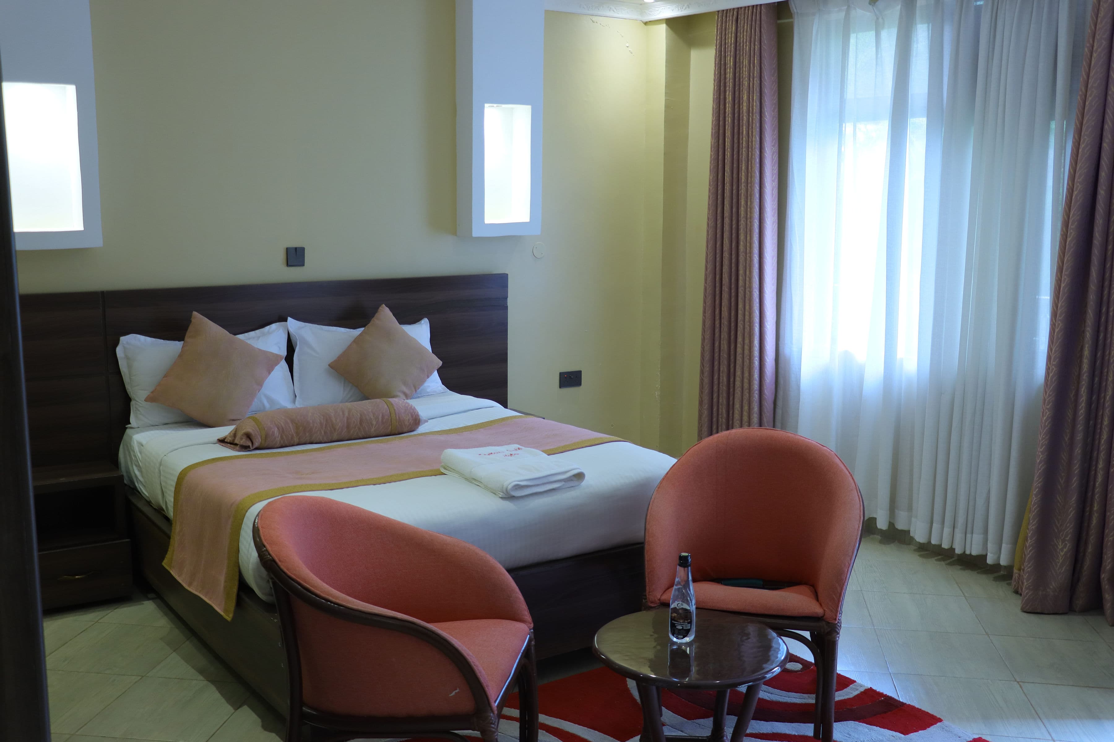 Famous Gates Hotel — Bomet